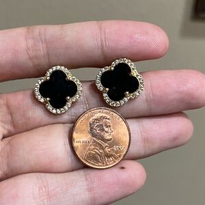 Big 14kt real gold Black and Gold Clover Earrings.new. Weight more than 4g